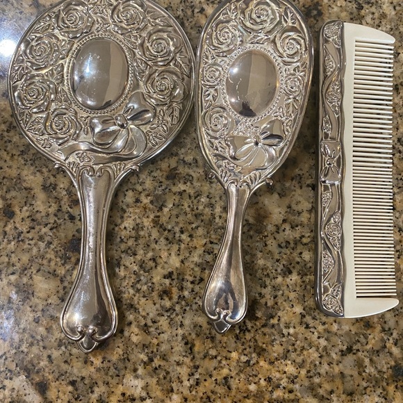 Vintage Victorian Silver Ornate Repousse’ Vanity Mirror, Brush, and Comb Set - Picture 6 of 16
